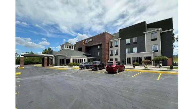 La Quinta Inn & Suites by Wyndham South Holland