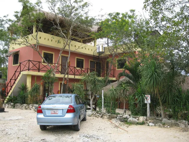 Dos Ojos Lodge