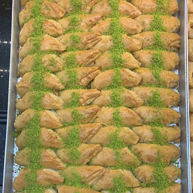 بقلاواجي للحلويات والمعجنات