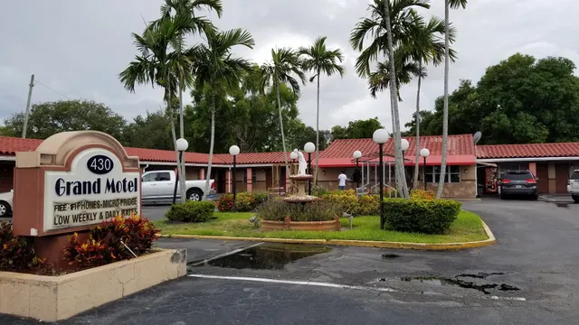 Grand Motel