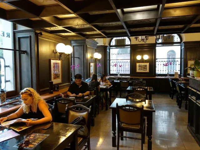 Nimród Restaurant / Momotaro Restaurant