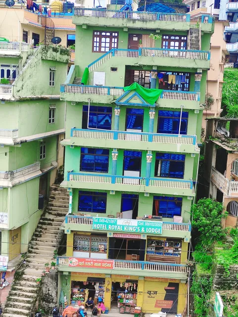 Hotel Royal King's , Charikot