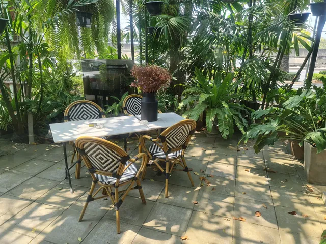 H Cafe at Town In Town