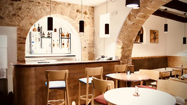 Enoteca La Cave - Food & Wine