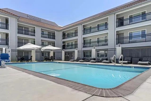 Country Inn & Suites by Radisson, Vallejo Napa Valley, CA