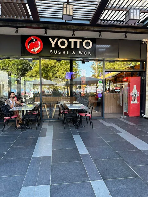 Yotto Sushi & Wok - Beach Park