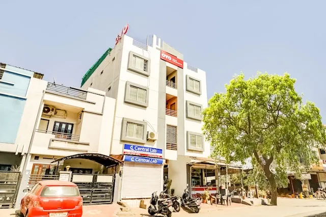 OYO 64747 Hotel Fabolosa