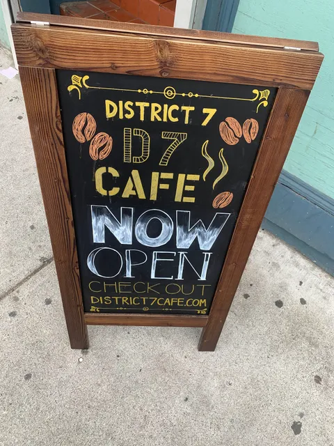 District 7 Cafe