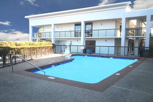 Clarion Pointe Statesville