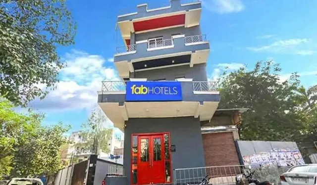 Hotel Yellow Chilli Britannia Chowk- Couple Friendly Local ID Accepted