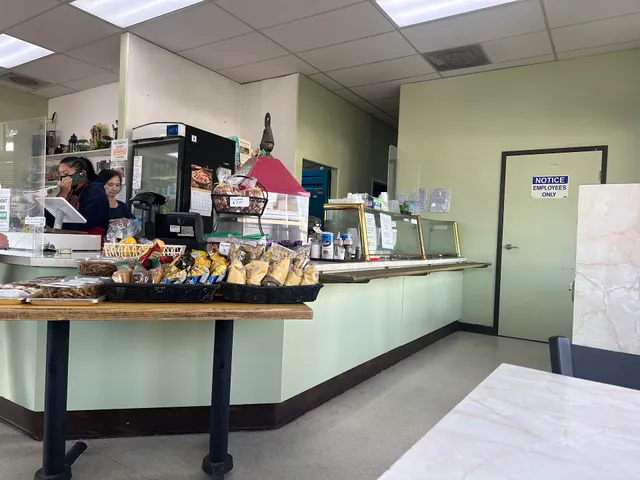 Trining’s Bakery & Cafe National City