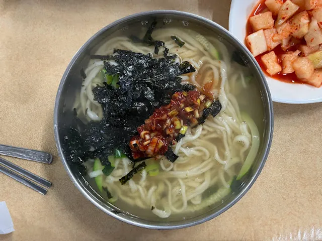 돼지칼국수