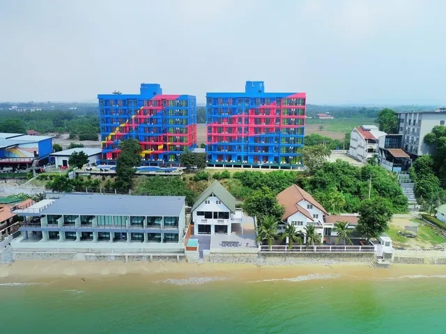 GAO Bee One Beachfront Pool Villa