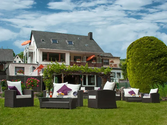 Weingut & Gästehaus Pellio-Mayer