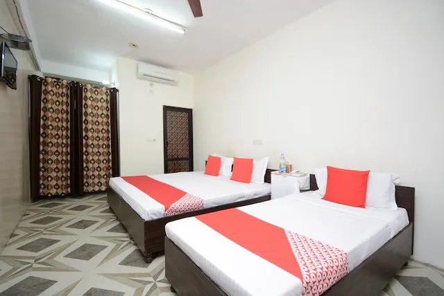 OYO 29034 Hotel Arora Inn