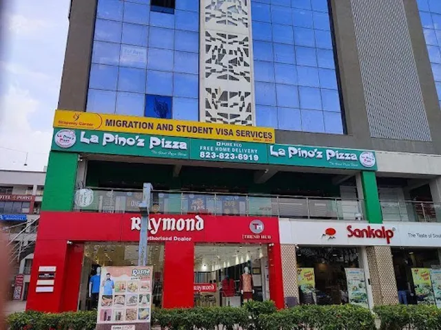 La Pino'z Pizza (Bhat)