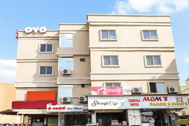 OYO Flagship 30193 Shourya Residency