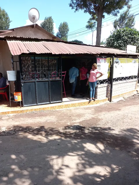 The Famous Pub (kwa Zimarohoo)