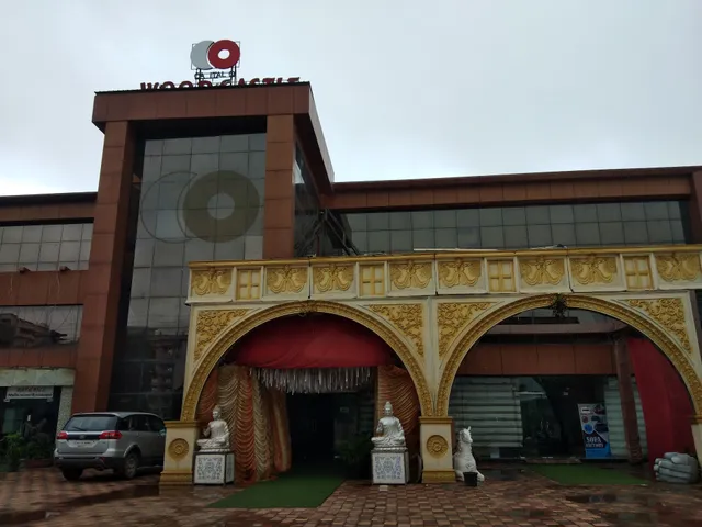 Capital O 22733 Wood Castle