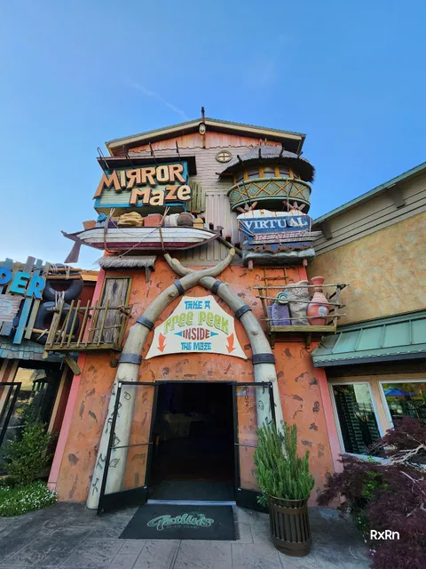 Gatlin's Island Mirror Maze