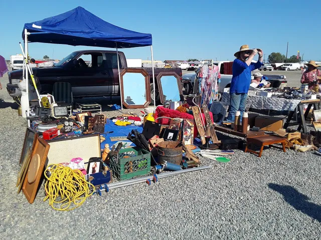 Alma’s flea market