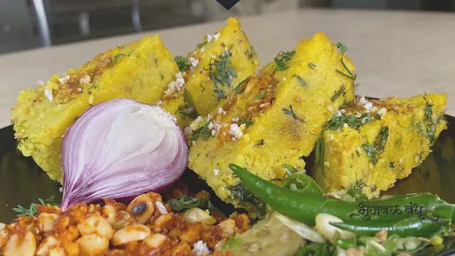 Bhujbal Bandhu - Hotel Apulki