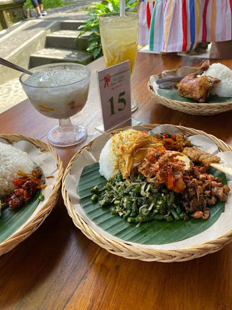 Nasi Ayam Kedewatan Ibu Mangku - Ubud (Pusat)