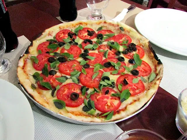 Forno a Lenha Massas e Pizzas