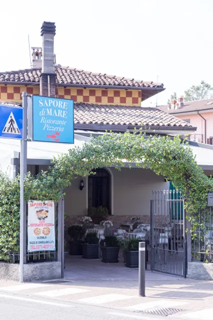 Ristorante Pizzeria Sapore di Mare con Tavoli Giardino