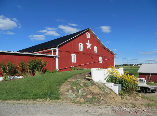 Schantz Haus Farm Vac B & B