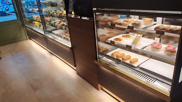 Ribbons and Balloons - The Cake Shop