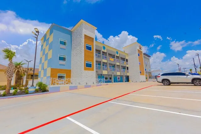 La Vyoma Villas, Westpark Hwy 6