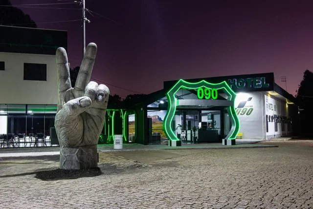 Hotel 090 (Monumento Rota Biker 09)