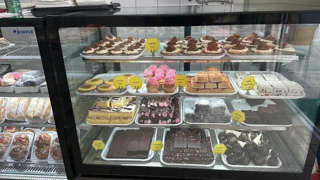 Bee’s Cafe & Takeaway