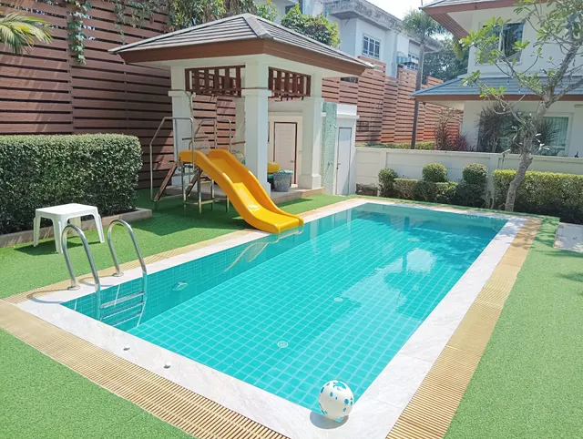 Sea Blue Pool Villa Pattaya