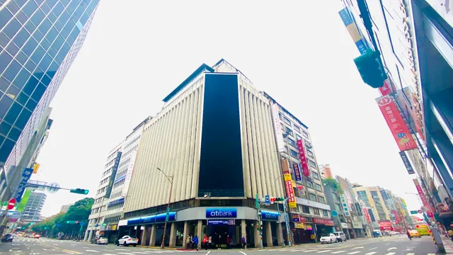 Artinn Taipei 藝築文旅台北站前館