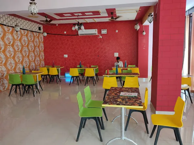 TOP Up Cafe And Restaurant