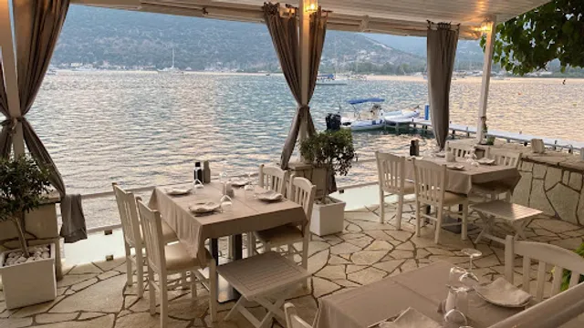 Seaside Restaurant & Apartments