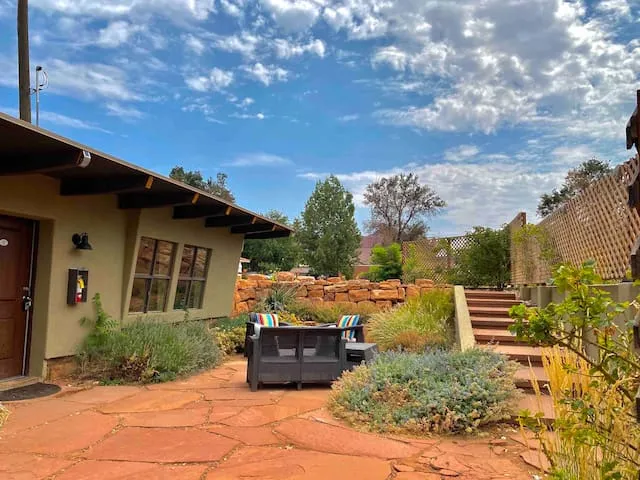 The Flagstone Boutique Inn & Suites