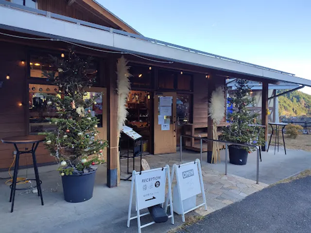 Cafe & Shop YAMASEMI