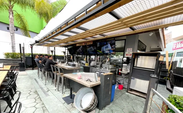 La Central Beer & Wine Garden