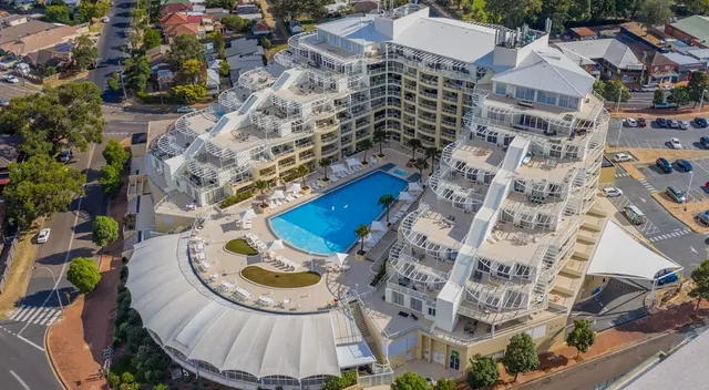 BASE Holidays - Resort Apartments