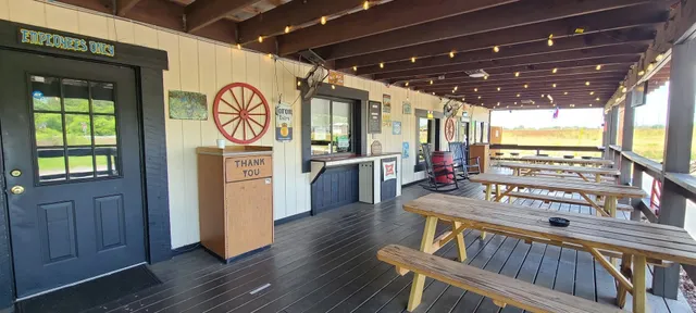 Nena’s Wings & Things