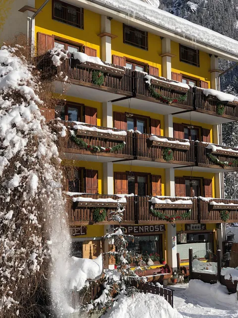 Albergo Alpenrose Ski&Bike Mountain Hotel