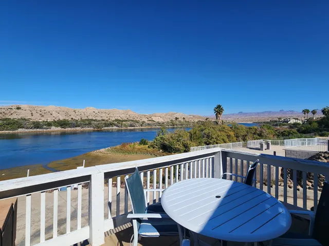 Shangri-La River Suites Motel