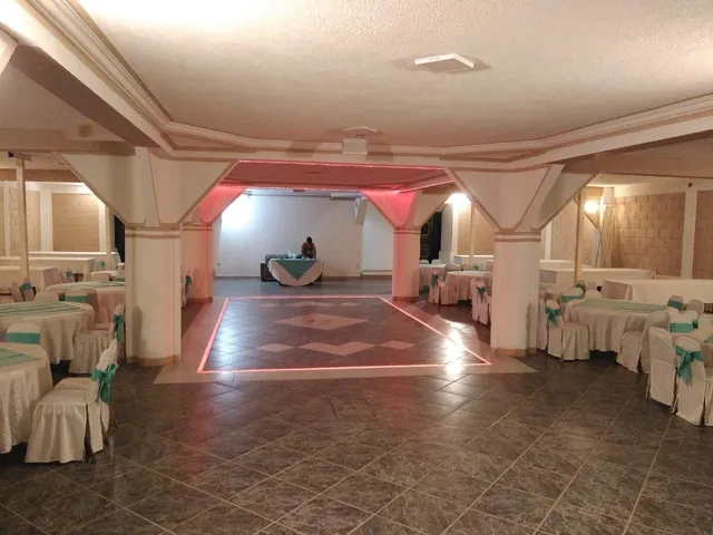 Salòn Esmeralda Jardines