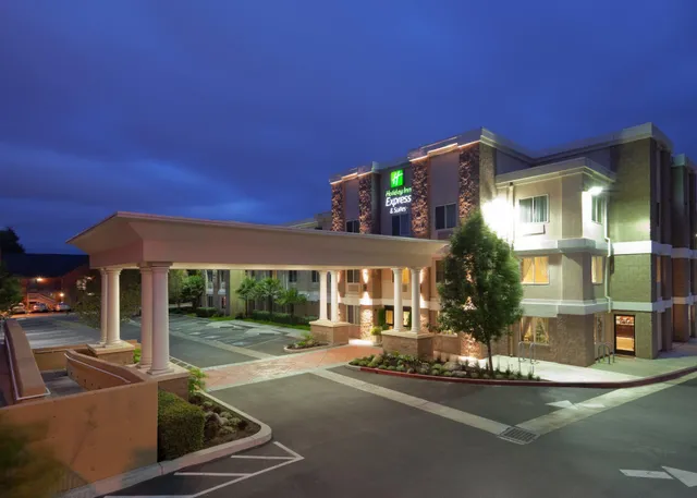 Holiday Inn Express & Suites Livermore by IHG