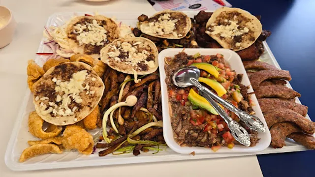 Mi Gusto Es - Botanero