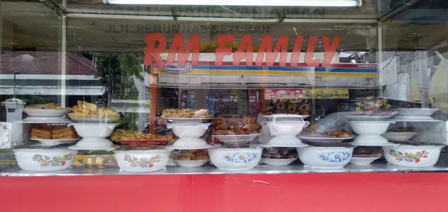 Rumah Makan Padang Family