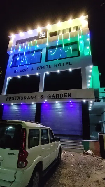 Hotel black & white restaurant Garden